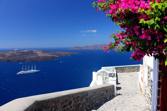 5 Hour Small Group Shore Excursion in Santorini - The guides and the human side of the tour