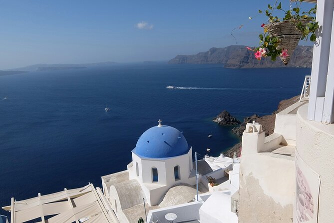 5 Hours Private Guided Tour of Santorini - Fira starts the island story