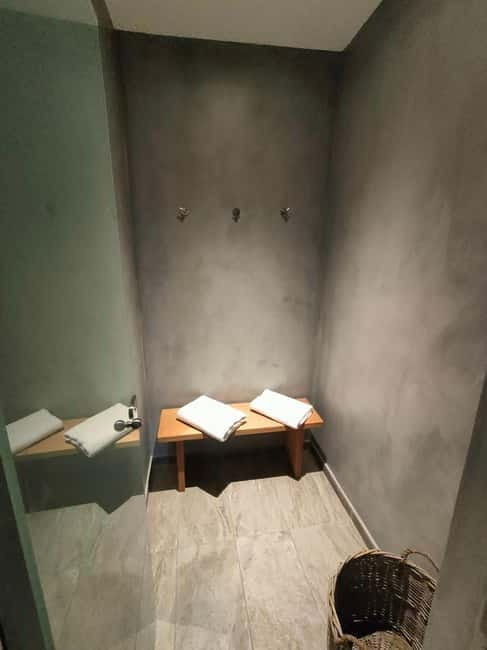Akrotiri: Aromatherapy Couples Massage - Why the Couple’s Suite works well