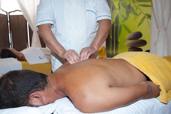 Akrotiri: Couples' Aromatherapy Massage - A private massage in Akrotiri, not a quick hotel add-on