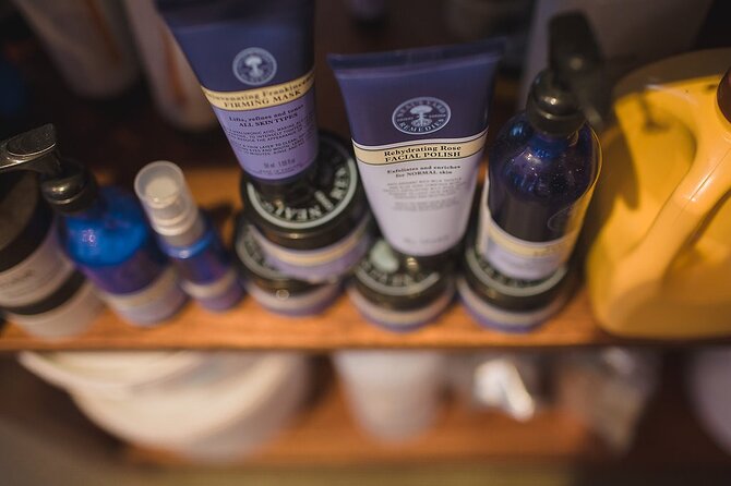 Akrotiri: Couples' Aromatherapy Massage - Who should book this experience