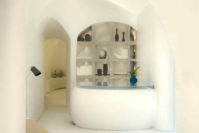 Akrotiri: Couples Massage & Pool Day Access - Choosing between relaxing and deep tissue massage