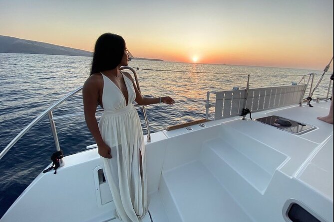 ALL-INCLUSIVE: Santorini Caldera Cruise with Greek Meal & Drinks - Crew service and the small-group feel