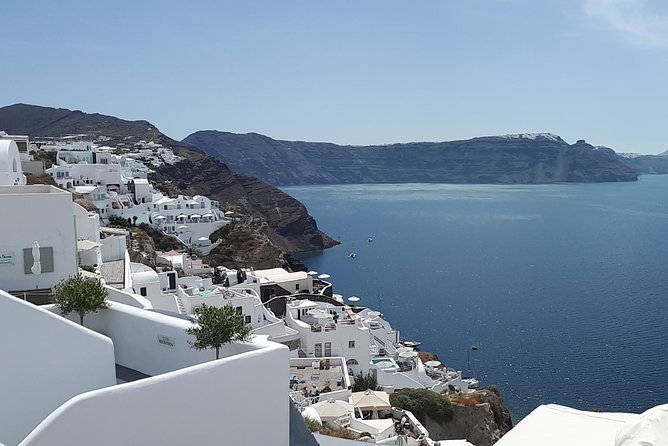 Amazing sightseeing in Santorini - Megalochori and traditional island architecture