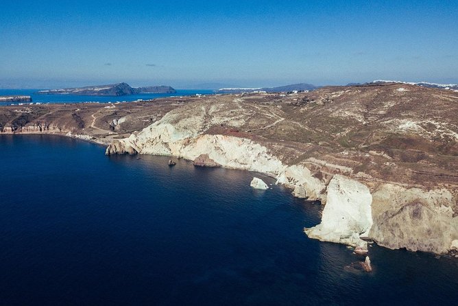 Beautiful Day Catamaran Caldera Cruise incl. Meal & Drinks - Indian Rock and the Venetian Lighthouse