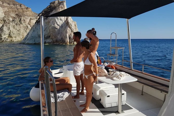 Caldera Private Cruise & Volcano Hike - Hiking Santorini Volcano for 90 minutes