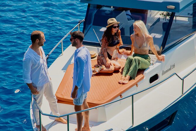 Diamond 36 Private Motor Yacht Caldera Cruise - Hotel pickup makes the morning easier