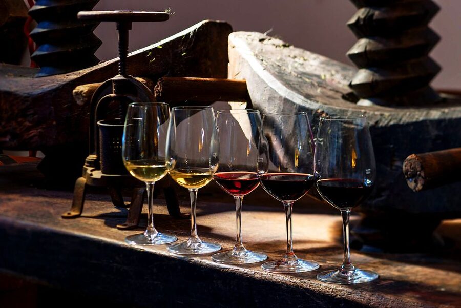 Discover Santorini: Prehistoric Akrotiri & Winery Tour - Why this five-hour route works well