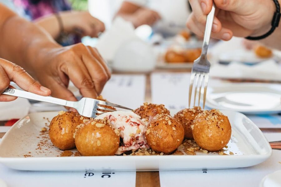 Fira: Guided Foodie Walking Tour with Tastings - Why this food walk works well in Santorini