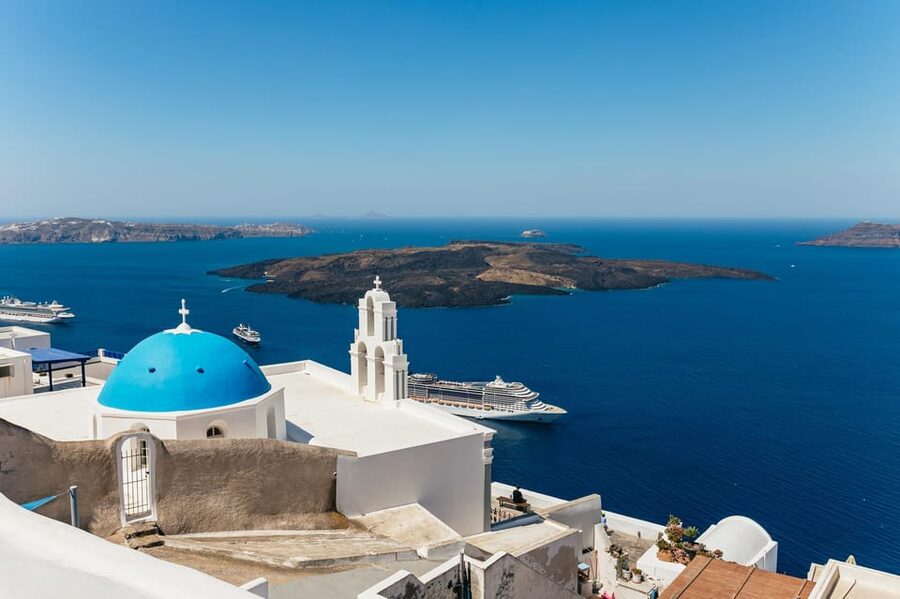 Fira: Guided Foodie Walking Tour with Tastings - A substantial midday meal with caldera views
