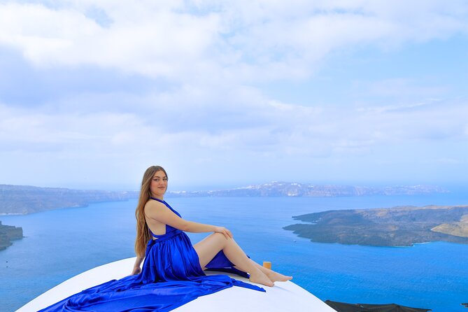 Flying Dress Photoshoot Experience in Santorini with pick up - Photo delivery and the 30 edited images