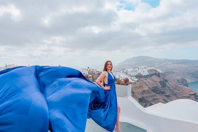 Flying Dress Photoshoot Experience in Santorini with pick up - Meeting Marinela and getting ready