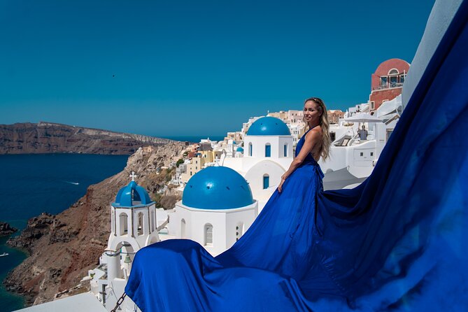 Flying Dress Photoshoot in Oia Private entry to Blue Dome - How the photographs are handled