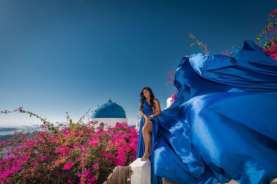 Flying dress Photoshoot in Santorini with Hotel Pickup - The private changing space makes a difference