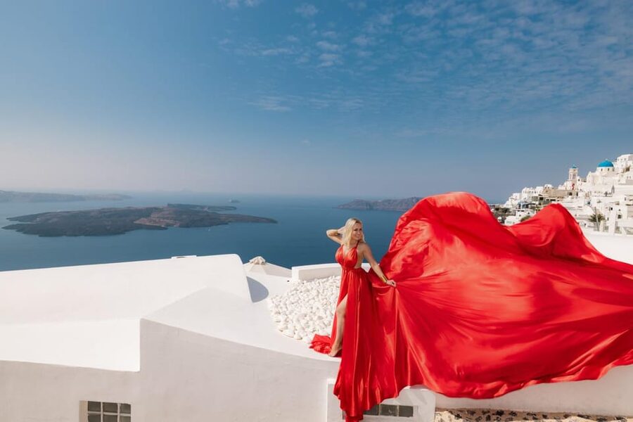 Flying dress Photoshoot in Santorini with Hotel Pickup - Is $141 a good value?
