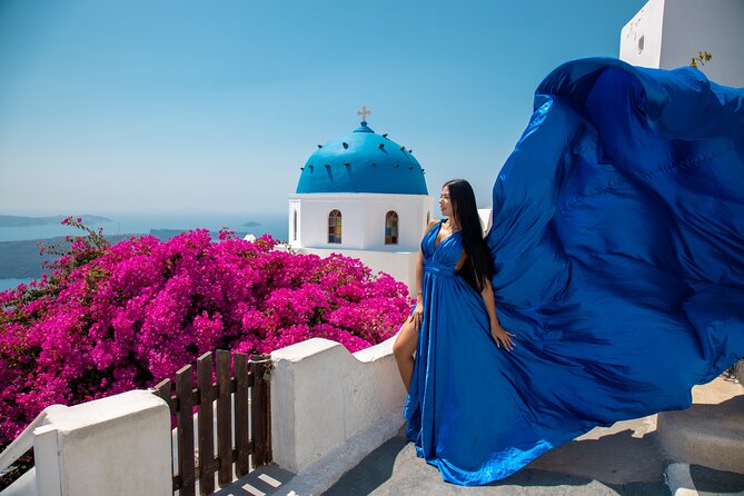 Flying Dress Photoshooting Santorini - A focused 30-minute shoot in Oia