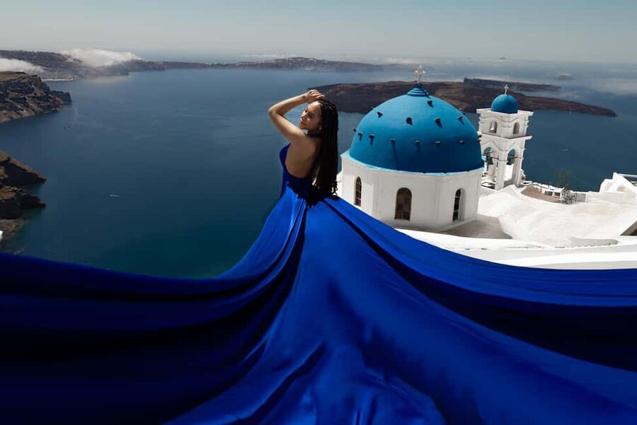Flying Dress Santorini - What happens during the 30-minute photo session