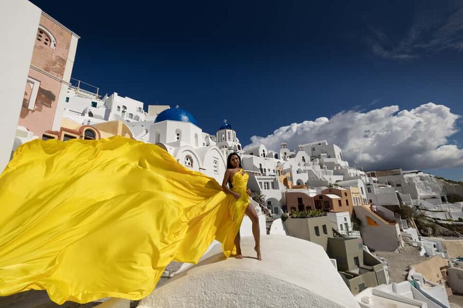 Flying Dress Santorini - Imerovigli and Oia: choosing your photo setting