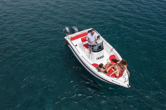 Full Day Boat Rental Without a License in Santorini - Why this boat day feels different from a standard cruise