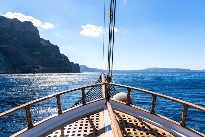 Full Day Boat Tour to Caldera Islands & Sunset in Oia by bus - Final call: good coverage, ordinary organization