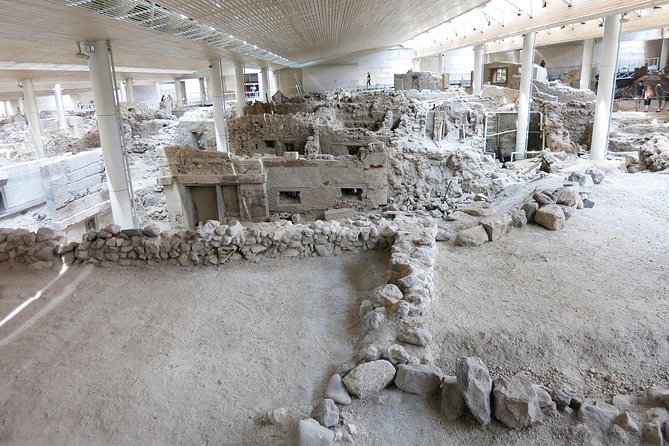 Half-Day Santorini South Coast and Akrotiri Tour from Fira - How the guide affects the experience