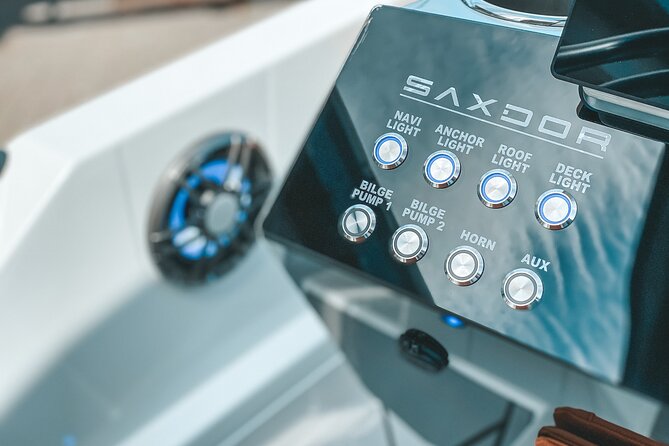 Half Day Saxdor Boat Rental in Santorini - The freedom, and the responsibility, of self-driving