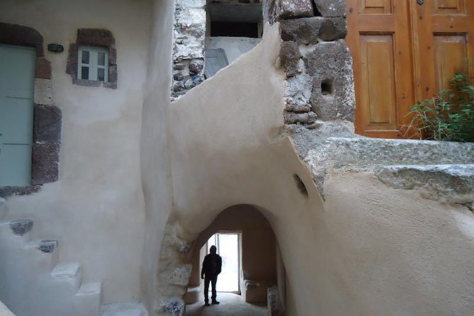 Hidden villages: Private tour 5-Hour - Who should choose this Santorini tour?