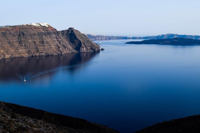 Hiking activity through the volcanic land of wonder - What the guide adds to the walk