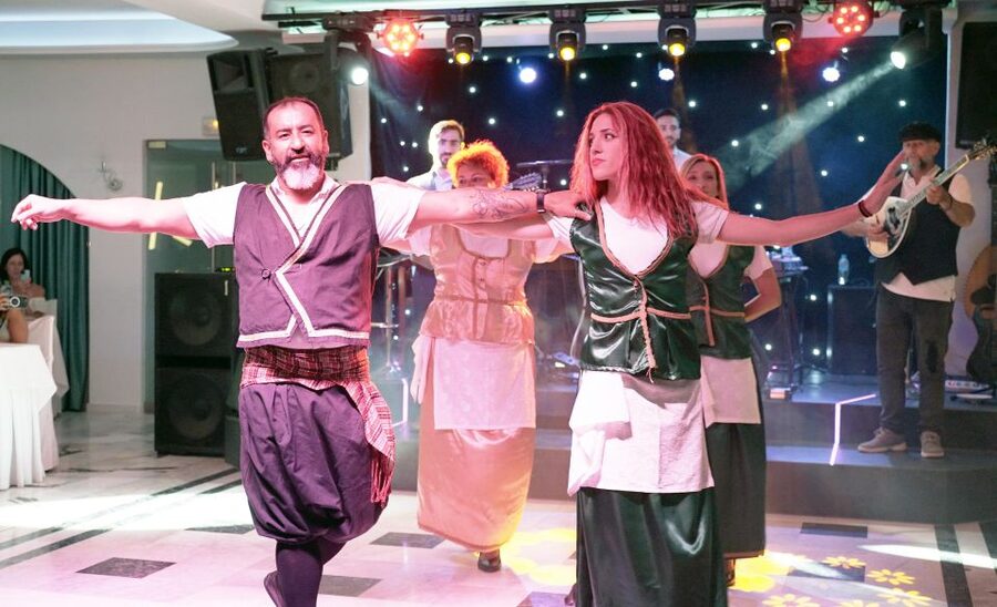 Kamari: Greek Show, Buffet Dinner, and Drinks at Dimitris - Who should book this Greek show?