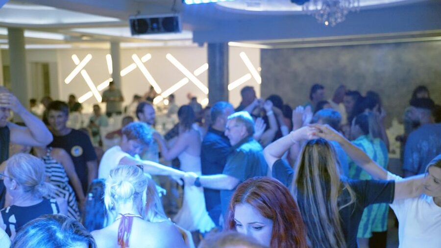 Kamari: Greek Show, Buffet Dinner, and Drinks at Dimitris - Timing, comfort, and practical limits