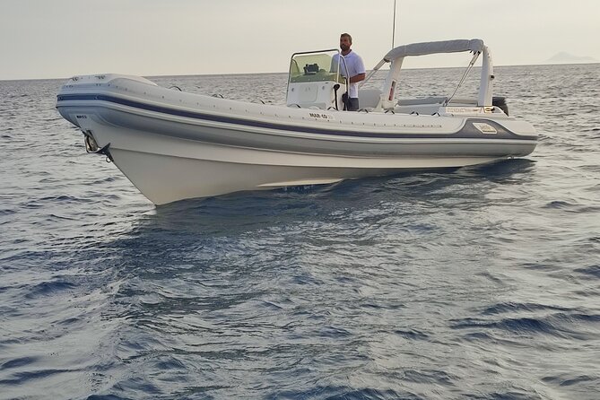 Morning or Afternoon 3hour Private boat Tour in Santorini - Meeting at Ammoudi and arranging pickup