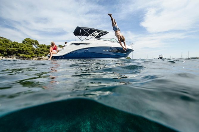 Motor Yacht (2020)Luxury Private Cruise Around Santorini - A private boat is the best way to see Santorini from below