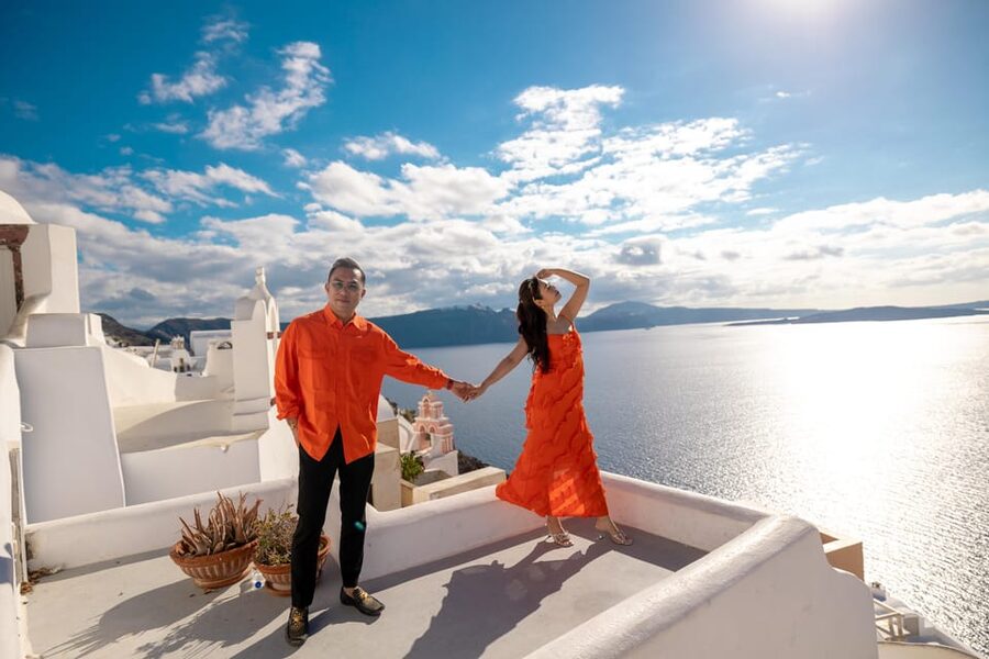 Oia: Couple photoshoot with 30 edited Photos - Who should book this experience?