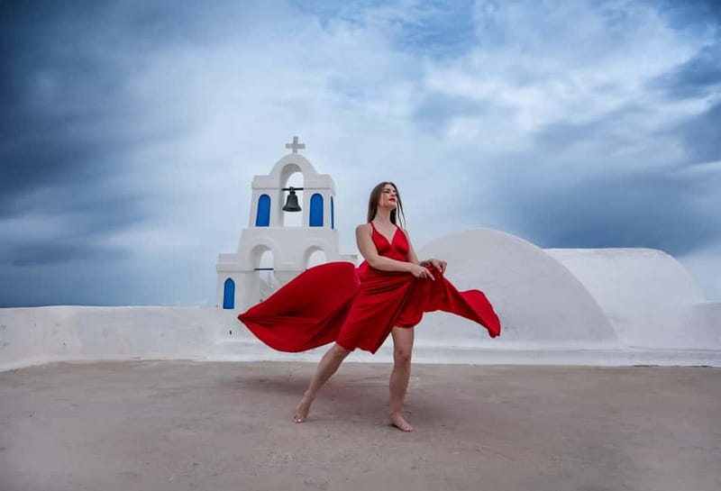 Oía: Santorini Professional Photoshoot with Edited Photos - Getting comfortable in front of the camera