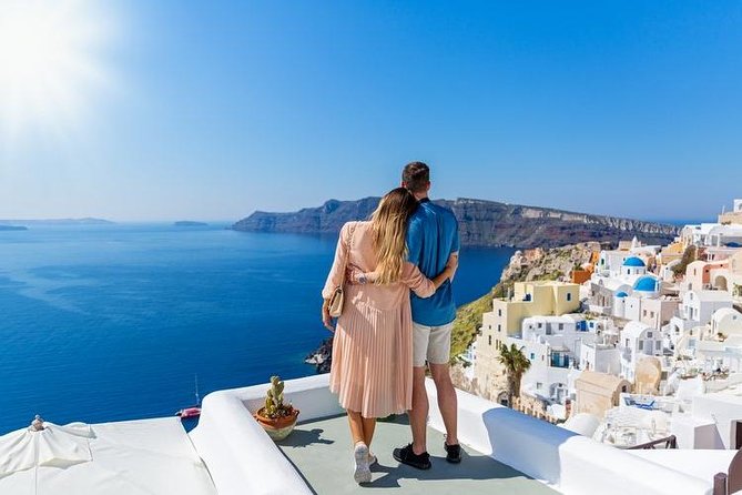 Oia Sunset and Traditional Villages Full Day Tour - Perissa Beach: black sand and lunch time