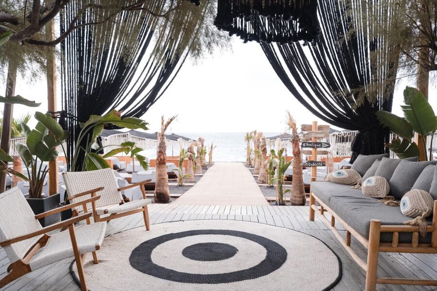 Perivolos Beach: Sun-Bed Experience FortyOne Bar Restaurant - Booking details that affect your day