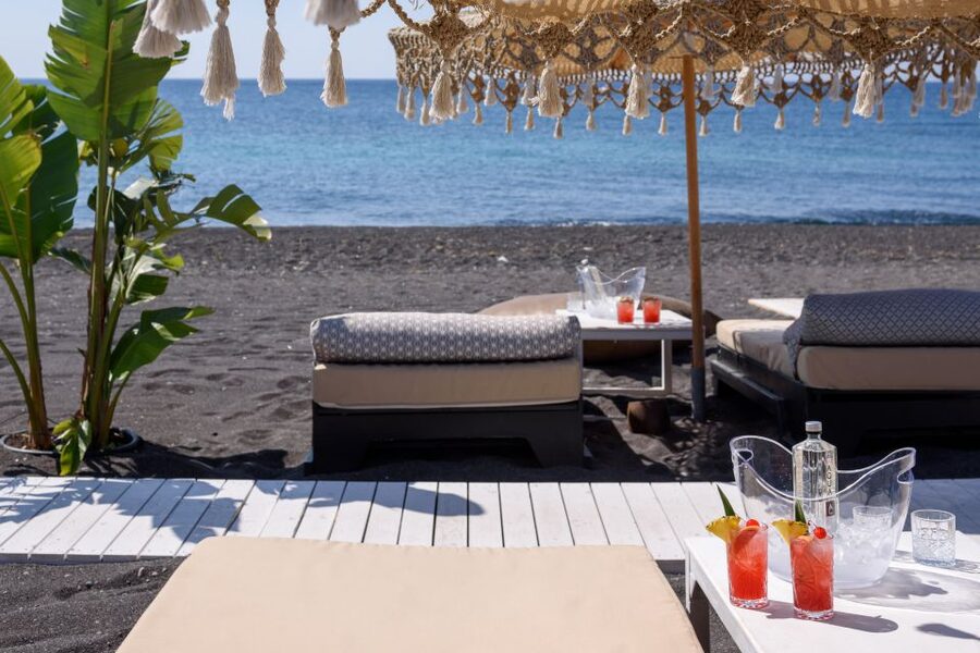 Perivolos Beach: Sun-Bed Experience FortyOne Bar Restaurant - How the $117 price makes sense
