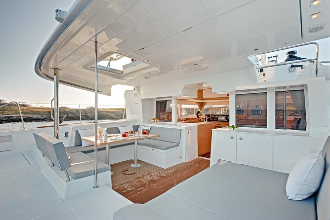 Premium Santorini Private Day Tour Elba 45, BBQ, drinks, transfer - Is $600.70 per person good value?