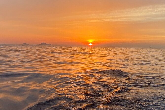 Private all included yacht Tour in Santorini - Oia and the finish at Ammoudi Bay