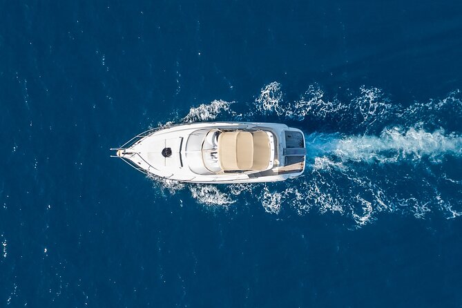 Private all included yacht Tour in Santorini - Food, drinks, and comfort on board