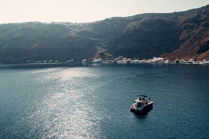 Private Caldera Cruise with Power Catamaran ENJOY incl. Meal & Drinks - Drinks, snacks, and the open bar