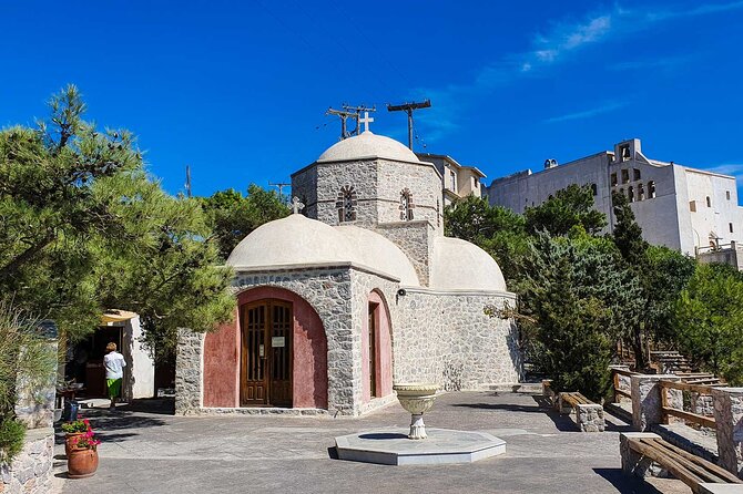 Private Custom Land Tour in Santorini with a Local - Oia in 45 minutes: famous views, narrow lanes, and blue domes