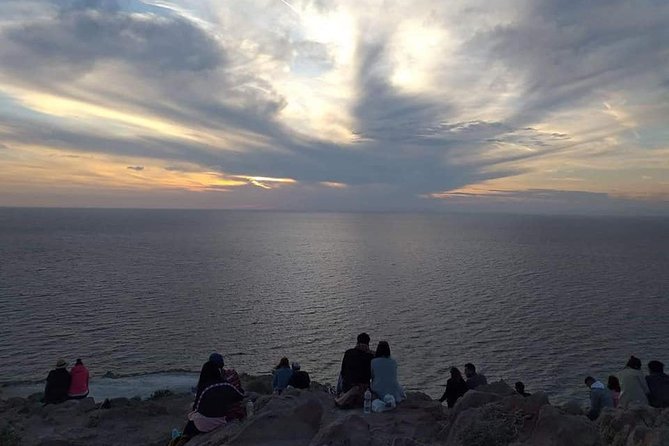 Private Custom Tour : Santorini Half day 5 hours ( morning or afternoon ) - Choosing Oia, the island’s famous postcard view