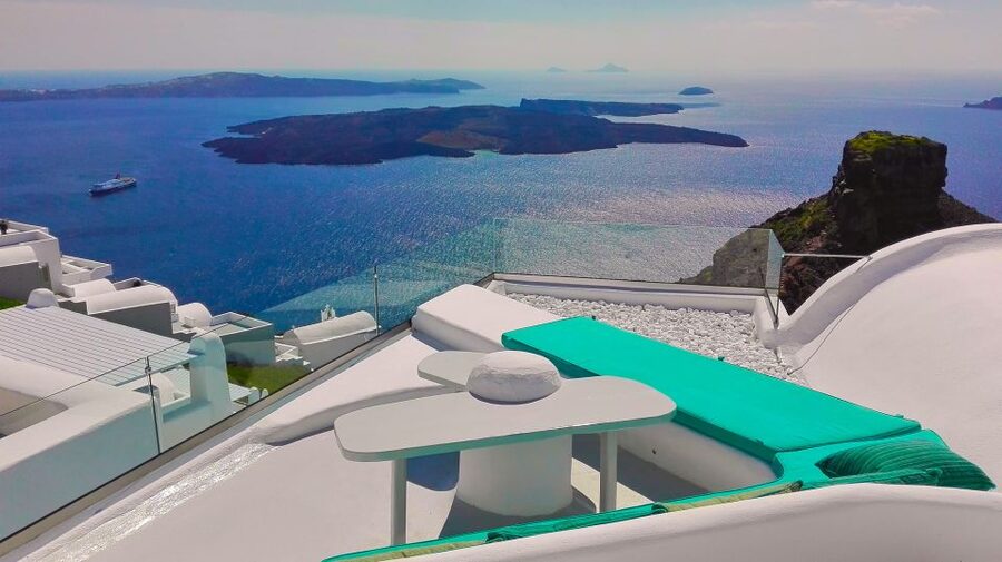 Private Famous Sights Tour with Local Guide in Santorini - Why this four-hour Santorini tour works