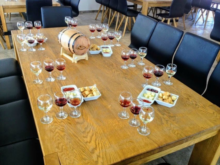 Private Group Visit to Akrotiri & 3 Wineries with Tastings - Booking details worth knowing