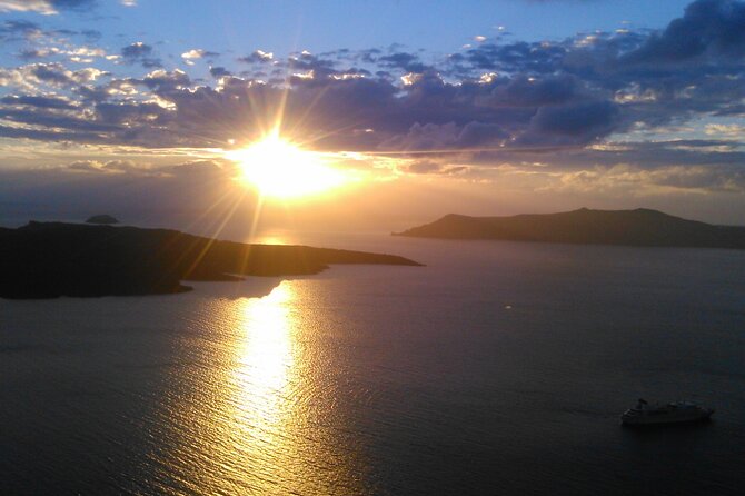 Private Half Day Guided Tour Visit to Santorini - Red Beach: dramatic volcanic color