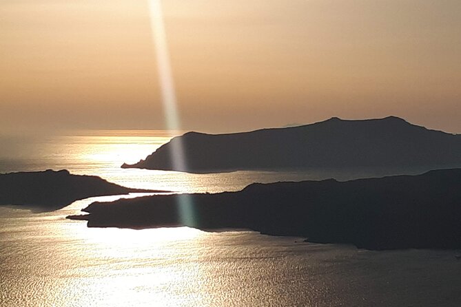 Private Half Day Guided Tour Visit to Santorini - Oia: two hours among blue domes and cliff views