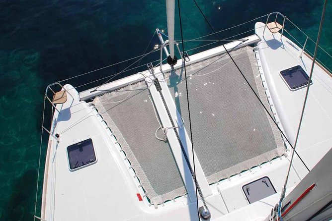 Private Morning Tour Lagoon 400-380 Sailing in Santorini ,lunch, drink, transfer - Red Beach and the final swim