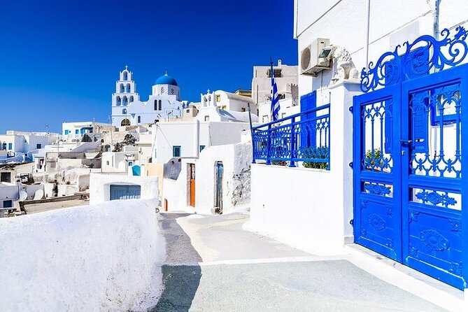 Private Santorini 4-Hours Tour : Oia, Megalochori & wine tasting - Oia: famous views, white lanes, and limited time