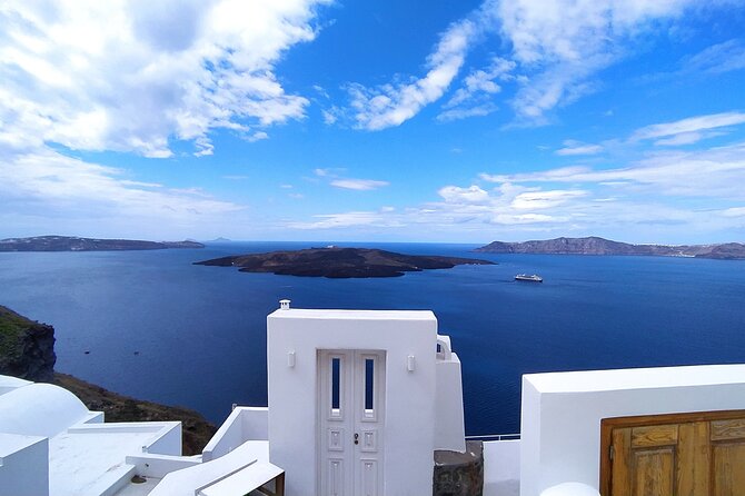 Private transfer Port/Airport or any destination in Santorini - A calm landing at Santorini Airport
